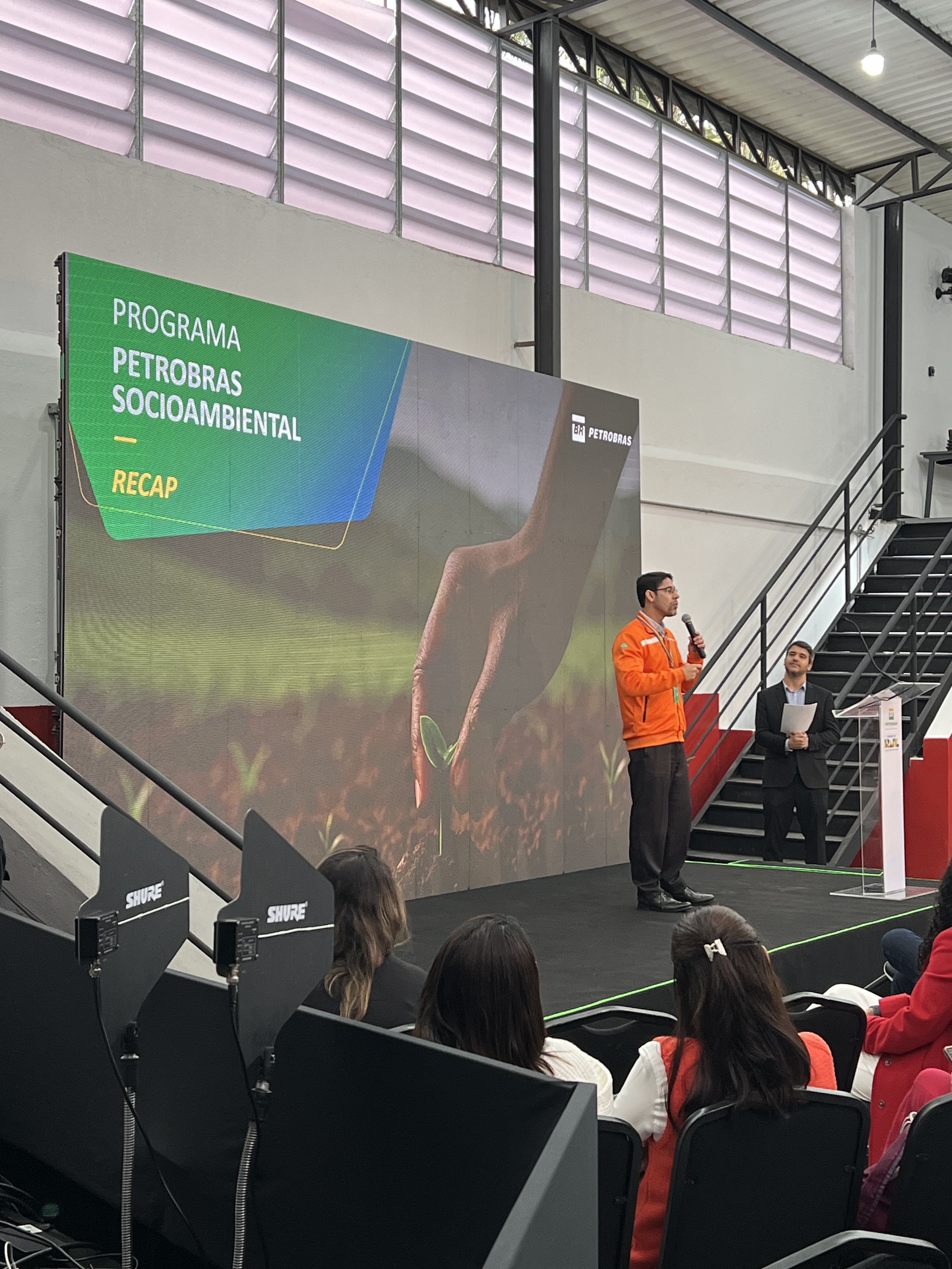 Assinatura dos Contratos